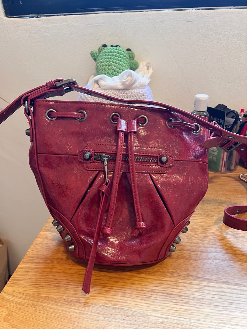 Steve madden drawstring bag online