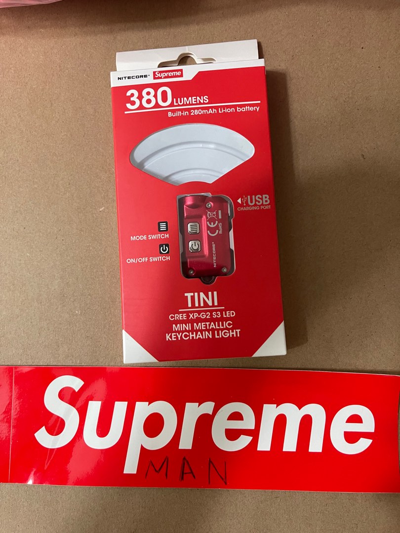 Supreme Nitecore Tini Keychain Light Red FW19, 運動產品, 行山及