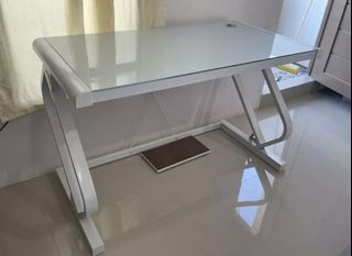 TEMPERED GLASS TOP GAMING TABLE