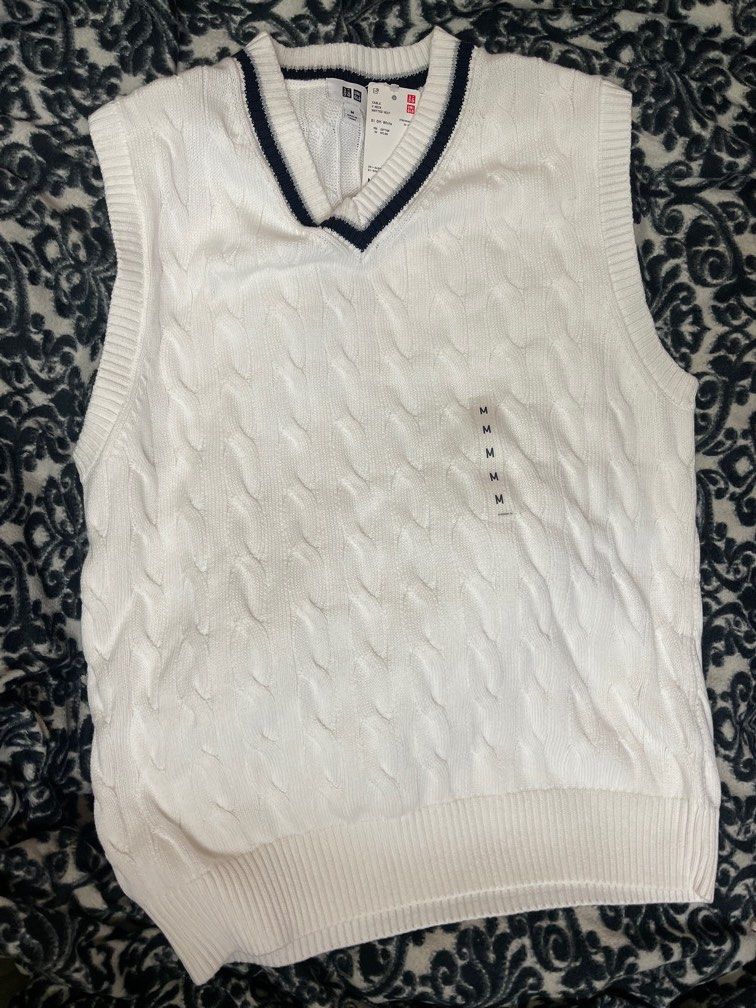 Uniqlo shop white vest