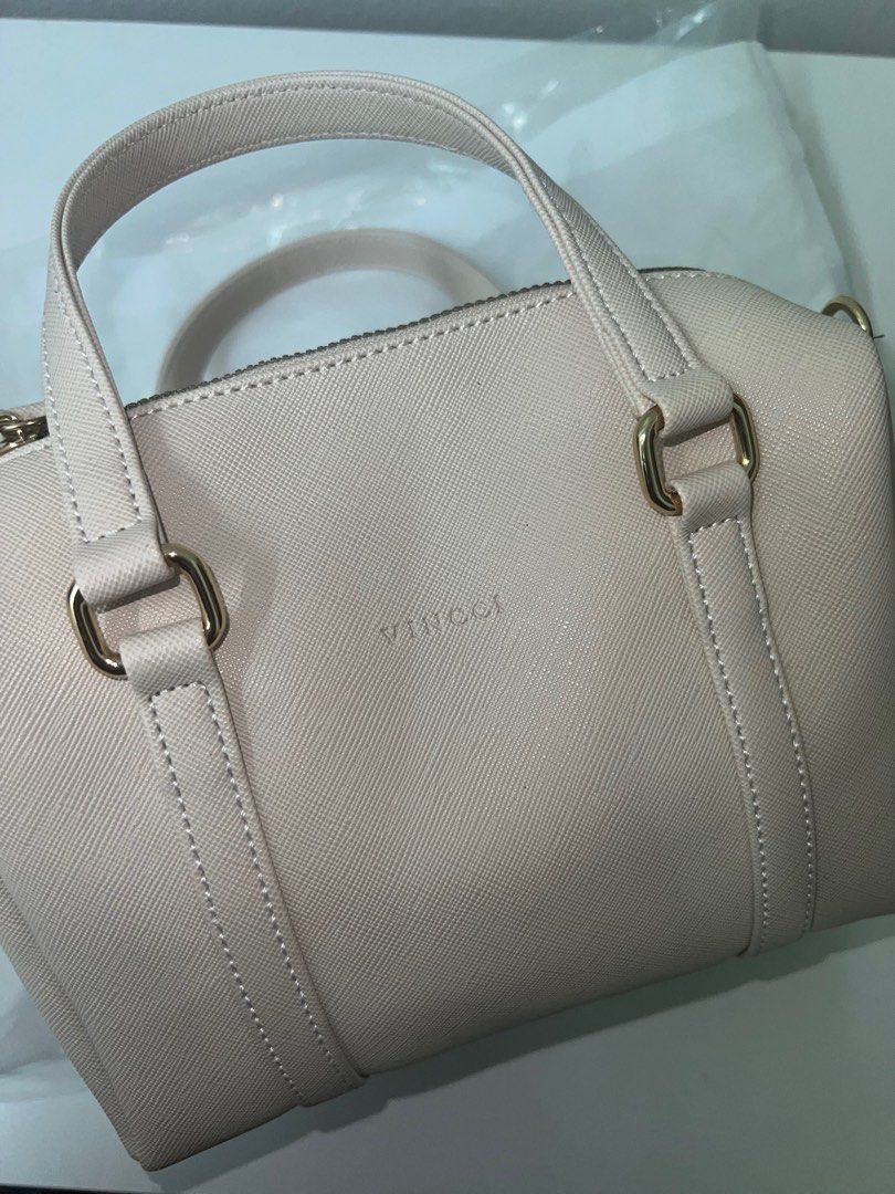 Vincci Crossbody Bag Price are negotiable Women s Fashion Bags Wallets Cross body Bags on Carousell