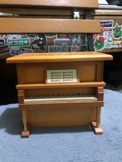 Vintage piano windup music jewelry box