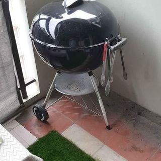Weber Original Kettle Charcoal Grill 22" - BBQ Essential for Sale!