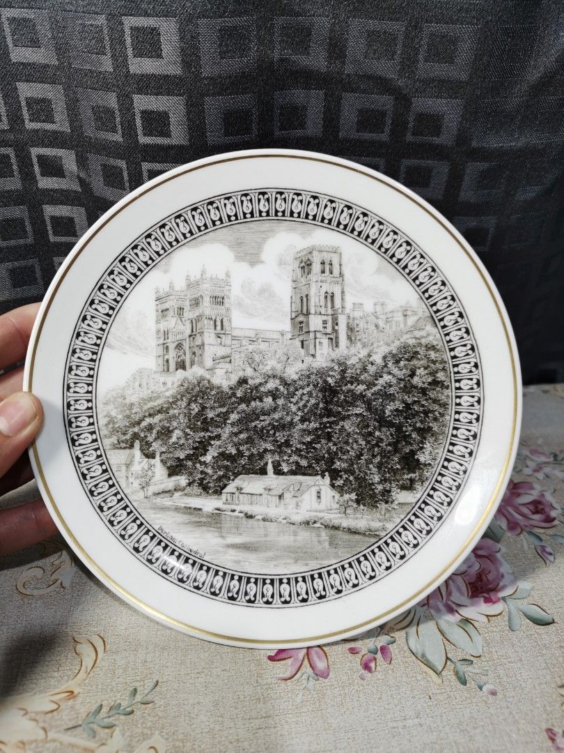 wedgewood vintage plate display (Category: Dinnerware & Cutlery) located in Baguio. Submitted by queenlyne_vintage_rare_finds (Listing ID 1282747089, Image 1). Description: .