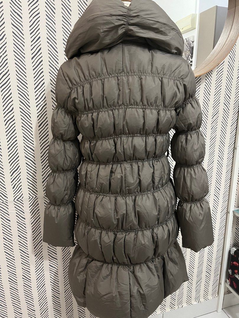 Winter coat (Category: Coats, Jackets and Outerwear) located in Sepang. Submitted by lovepinkshop.stone (Listing ID 1282711052, Image 3). Description: No defect.