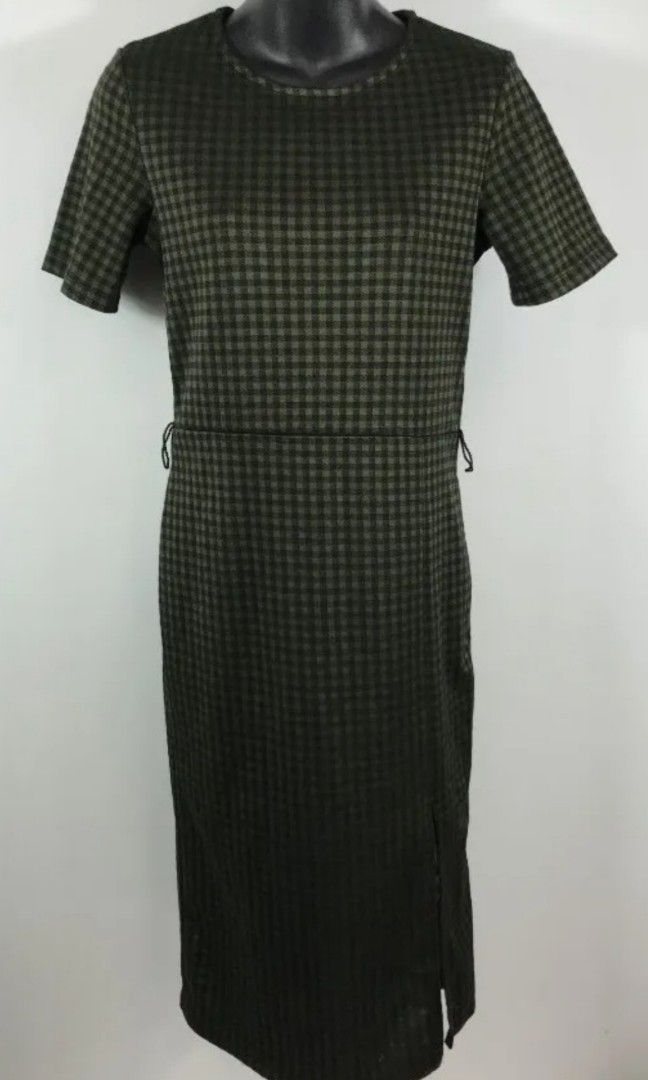 ZARA Black & Green Gingham Dress (Category: Dresses) located in San Fernando. Submitted by absiti (Listing ID 1282735935, Image 2). Description: AUTHENTIC ZARA Black & Green Gingham Checkered Short Sleeve Dress with Slit and Belt Size: Small.