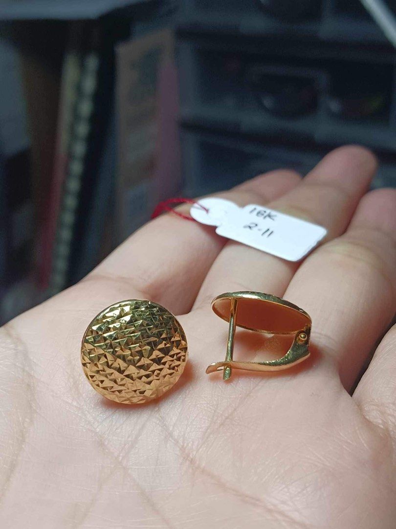 18k Saudi Gold Earrings Pawnable and Real gold SURE BUYERS PLEASE