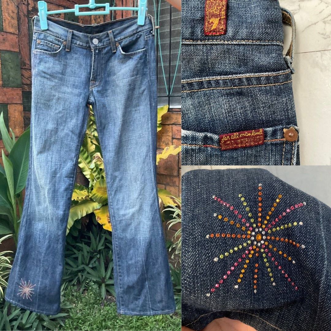 Low waist flare Jeans (perfect for y2k outfits), Women's Fashion, Bottoms,  Jeans on Carousell