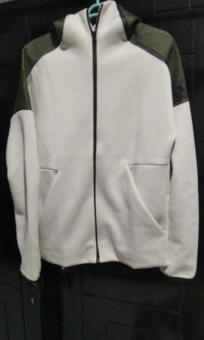 Adidas zne original Fesyen Pria Pakaian Lainnya di Carousell