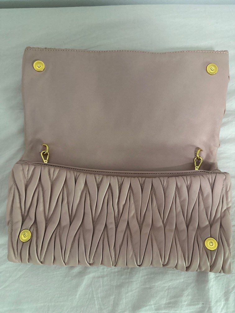 Miu miu store clutch sale