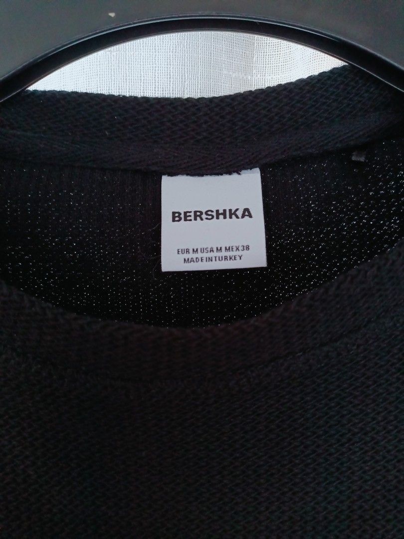 Bershka Mens Black Tshirt (Category: Tshirts & Polo Shirts ) located in Taguig. Submitted by atticusmerch (Listing ID 1276175803, Image 3). Description: Size: Small Dimension: 19in(w) x 23in(l) Brand New. Never worn only removed the price tag. Rfs: It's a gift but it's too small for me. MOP: Gcash/Bank Transfer.