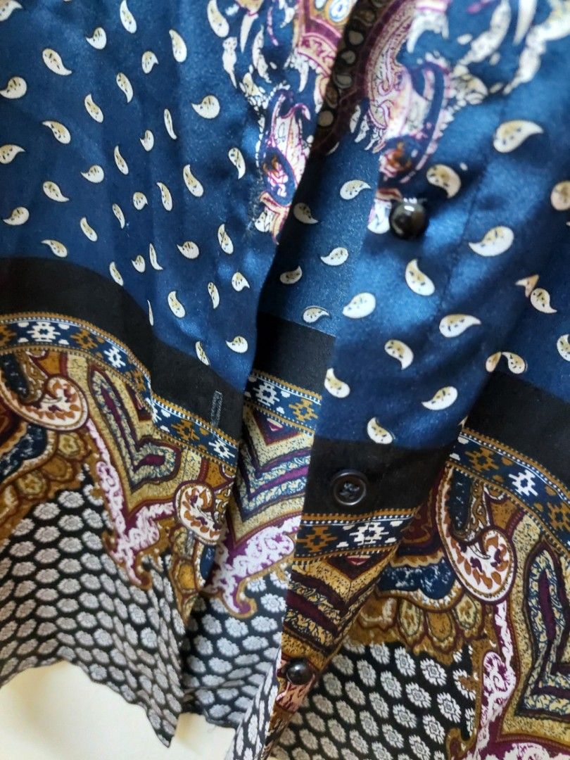 Blouse (Category: Blouses) located in Kuala Lumpur. Submitted by bydian.co (Listing ID 1276200480, Image 3). Description: recommended for size M-L one button different - refer picture.