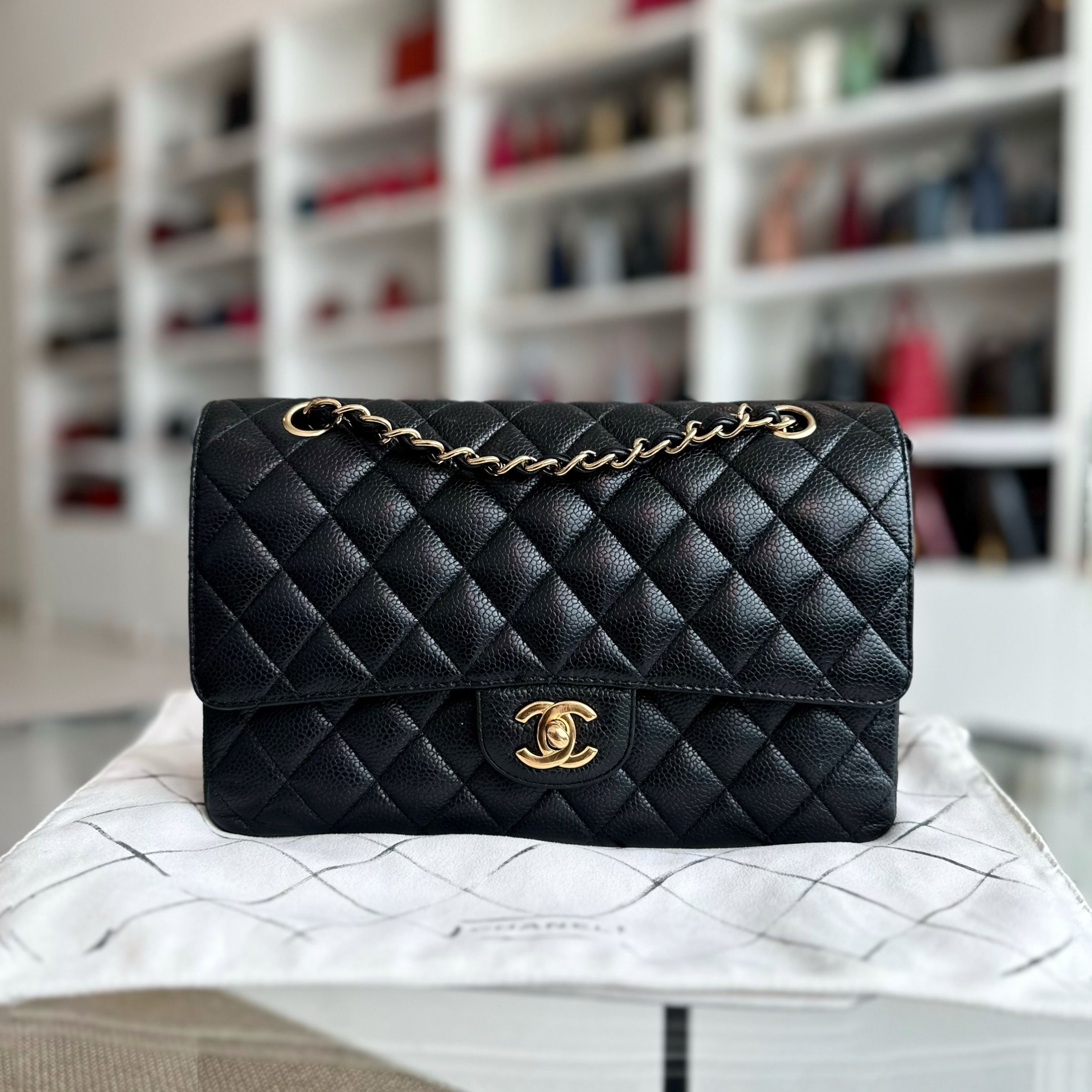 Chanel flap caviar medium deals