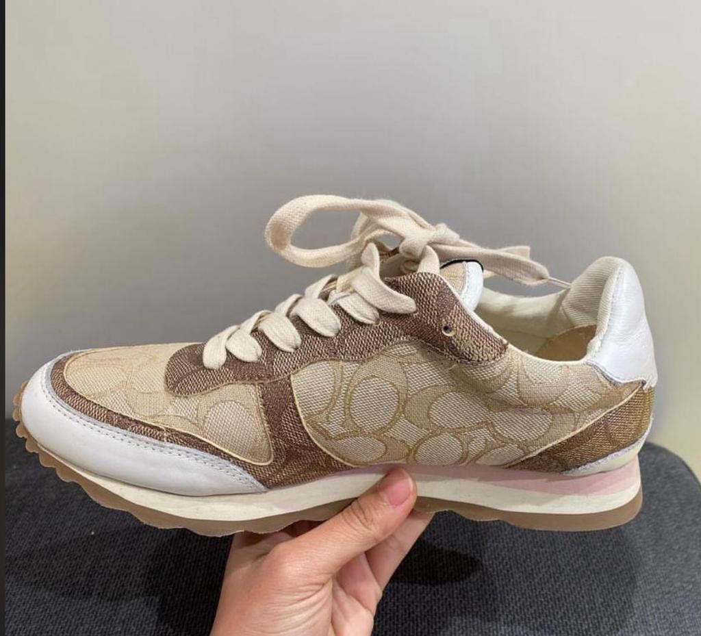 C142 runner coach store