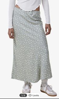 (Category: ) located in . Submitted by wallflowercloset (Listing ID 1276215168, Image 1). Description: .
