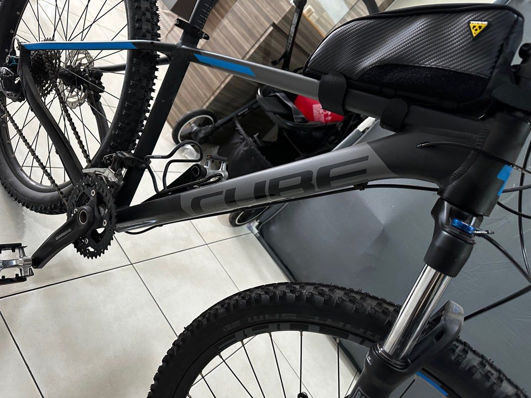 Cube Attention 27.5 like new Sports Equipment Bicycles Parts