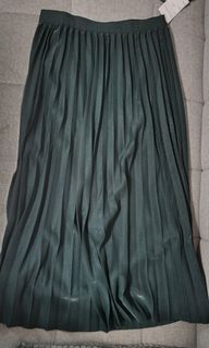 Dark green pleated skirt (new)