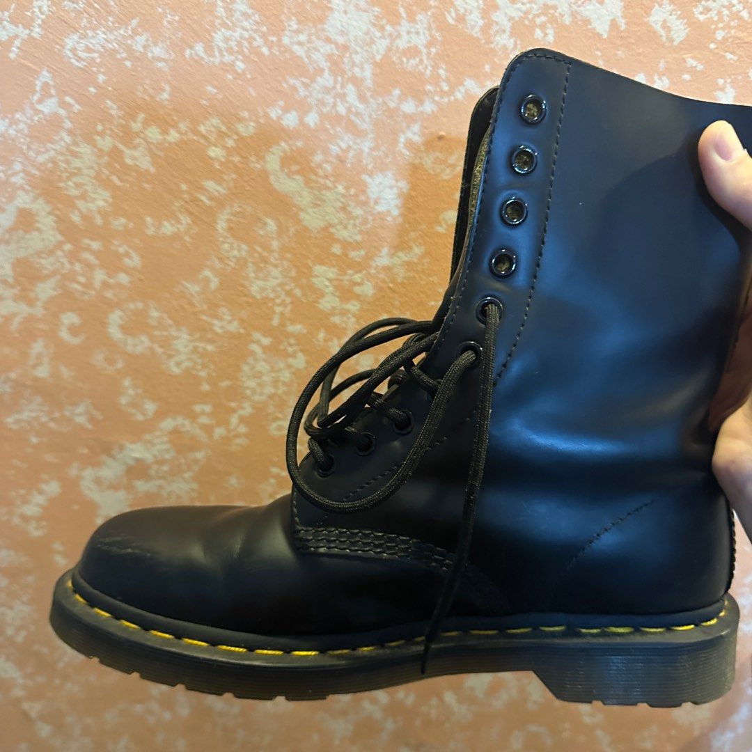 Dr marten hotsell 1490 black