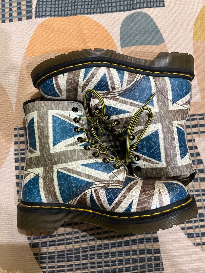 DR MARTENS UNION JACK Women s Fashion Footwear Boots on Carousell