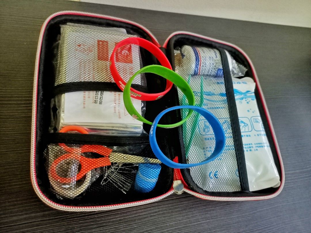 Emergency kit (Category: Medical Supplies & Tools) located in Mandaluyong City. Submitted by trowa03 (Listing ID 1276336021, Image 2). Description: Emergency kit 150 only Mandaluyong area Meet up/ j&t.
