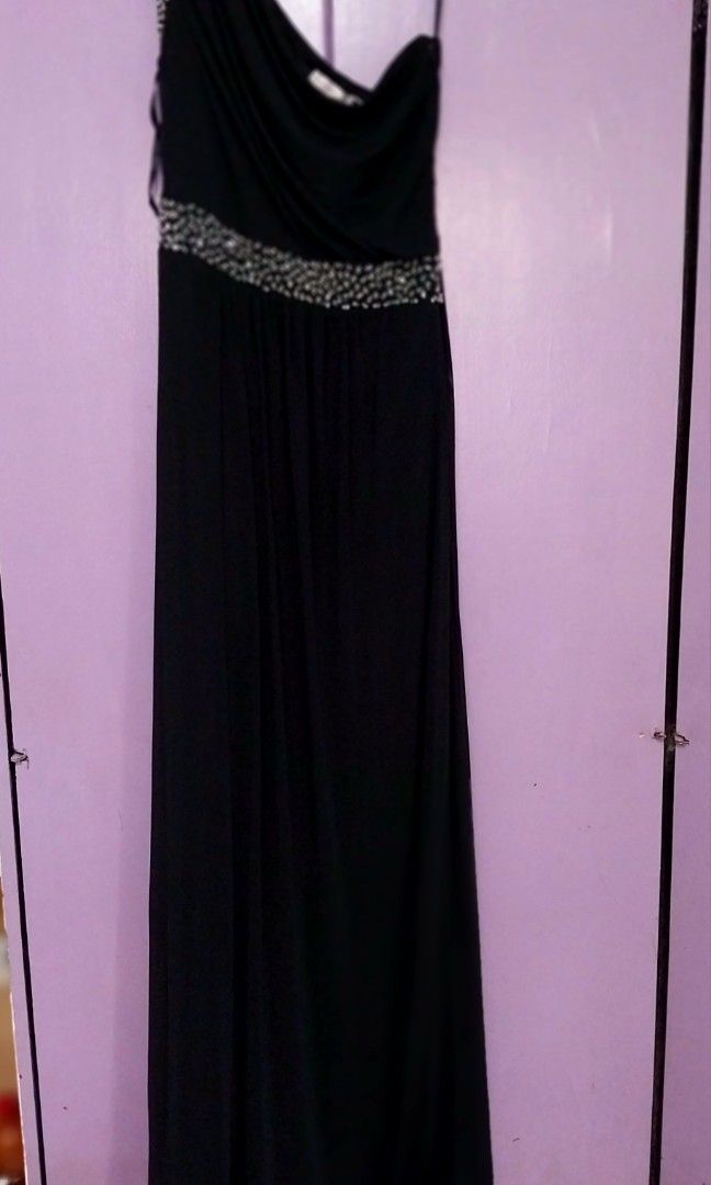 Evening gown (Category: Evening dresses & gowns) located in Manila. Submitted by jl.stuffph (Listing ID 1276240306, Image 1). Description: Used once only Nabili sya ng 1800 Selling it for 1000 fix Medium to Large kasya Loc: Tondo Manila.