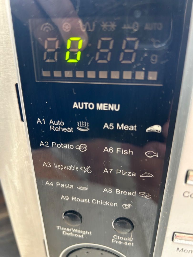 Excellent condition Quality Sanyo 28L, EMC6786V Convection +Grill