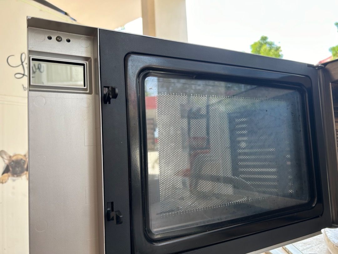 Excellent condition Quality Sanyo 28L, EMC6786V Convection +Grill
