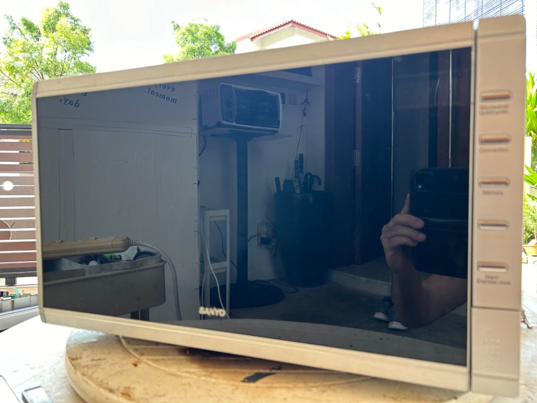 Excellent condition Quality Sanyo 28L, EMC6786V Convection +Grill