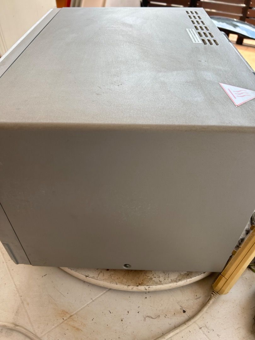 Excellent condition Quality Sanyo 28L, EMC6786V Convection +Grill