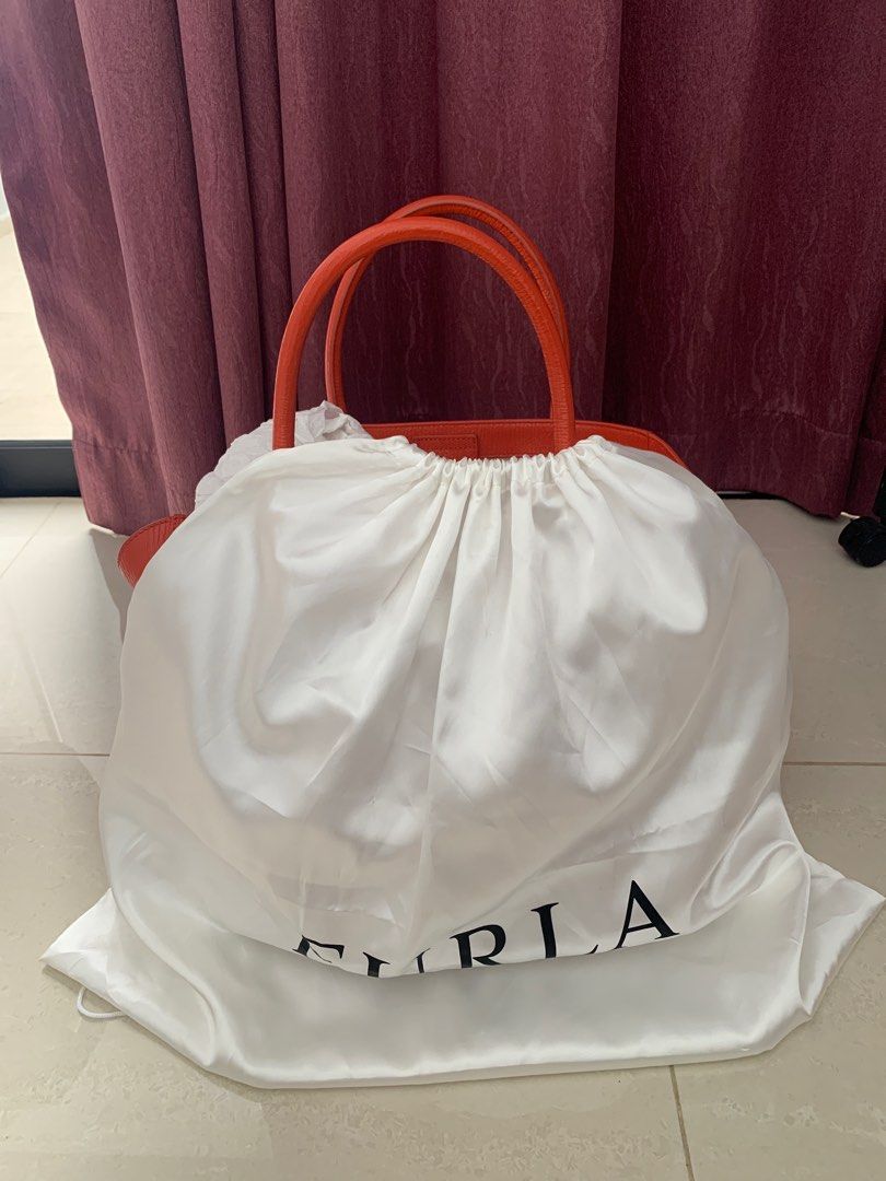 Furla luggage shop
