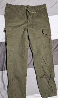 GU relaxed fit army green cargo jogger pants size XL (up to size 38)