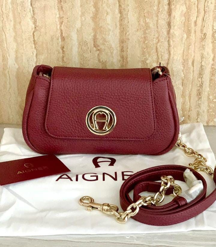 HARGA NET Aigner Suri shoulder bag Burgundy 2.880jt