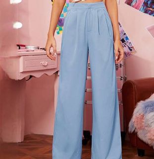 (Category: ) located in . Submitted by wallflowercloset (Listing ID 1276254295, Image 1). Description: .