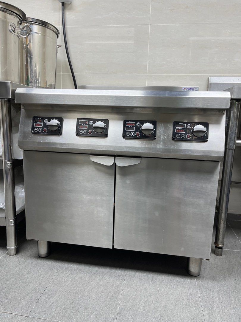 Industrial induction cooker 4stove good as brand new, TV & Home