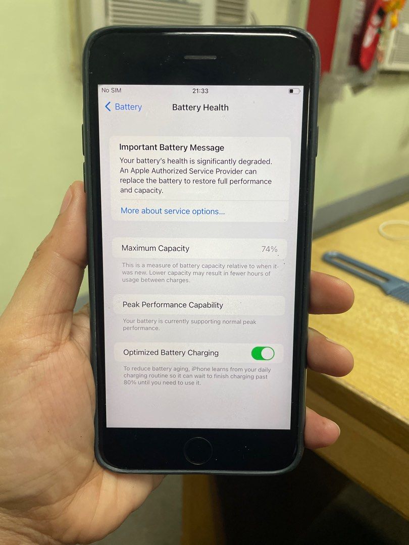 Iphone 6s Plus (Category: iPhone 6 Series) located in General Trias. Submitted by belahbelle (Listing ID 1276200775, Image 2). Description: In super excellent condition Likenew no damage/no repair Lady owned 64g.