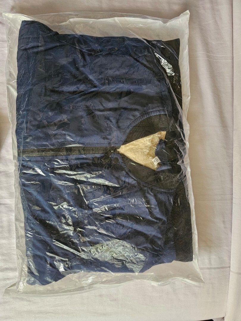 Jacket (Category: Coats, Jackets and Outerwear) located in Singapore. Submitted by aynneo (Listing ID 1276286579, Image 3). Description: Bought extra hence selling off. This is Asian M size with extra thick to keep warm.