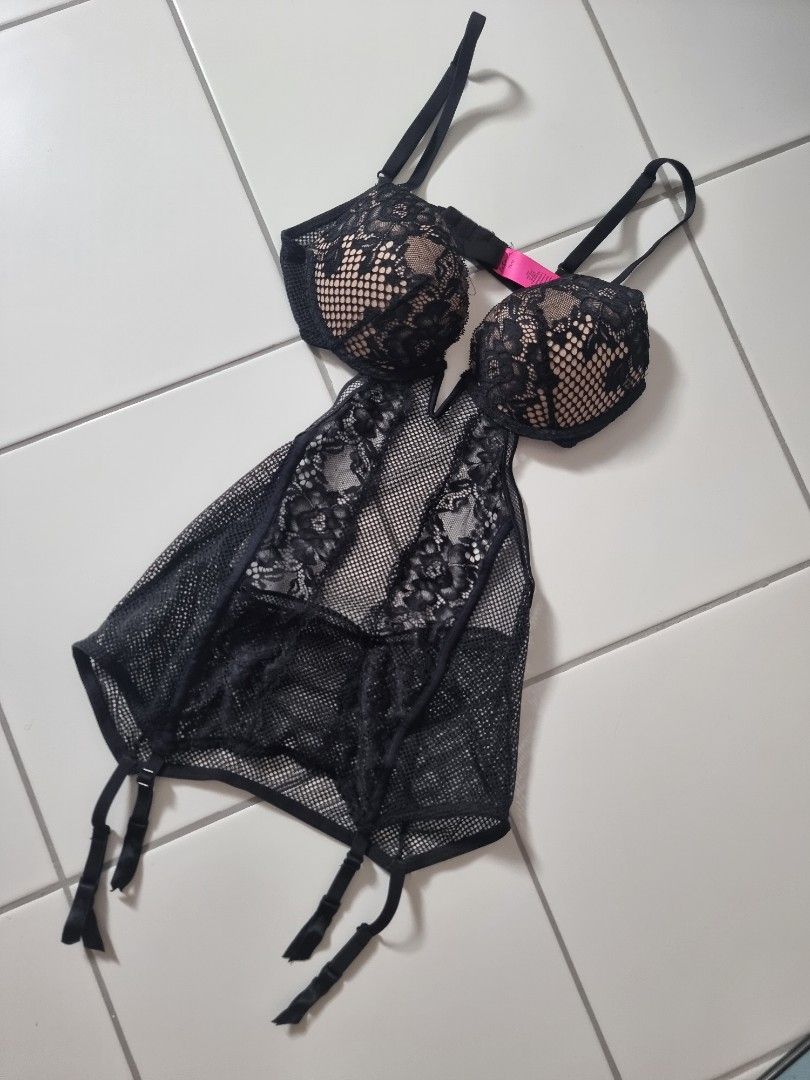 LA SENZA Lace and Mesh Black Bodysuit Teddy Corset with garters, Women's  Fashion, New Undergarments & Loungewear on Carousell