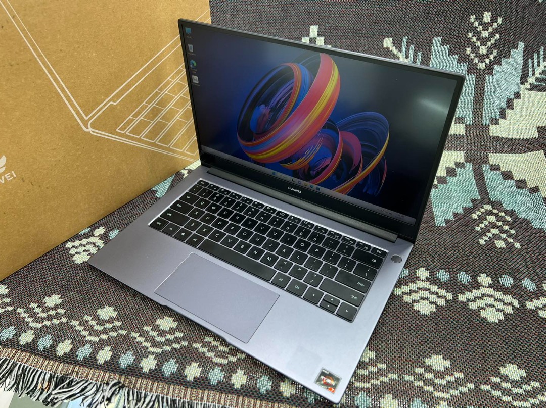 Laptop Huawei D14 with Complete Box Gaming AMD Ryzen 7 / 8GB Memory ...