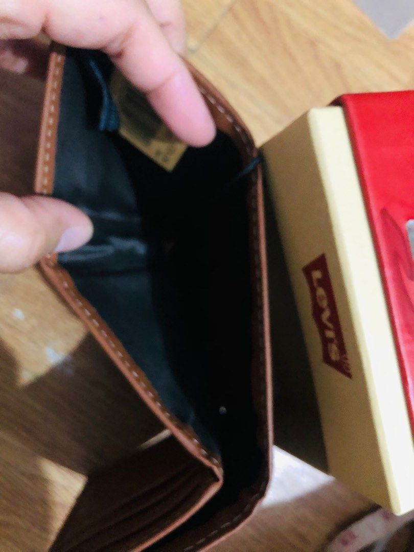 Levi’s Men’s Trifold RFID Protection Wallet, Men's Fashion, Watches ...