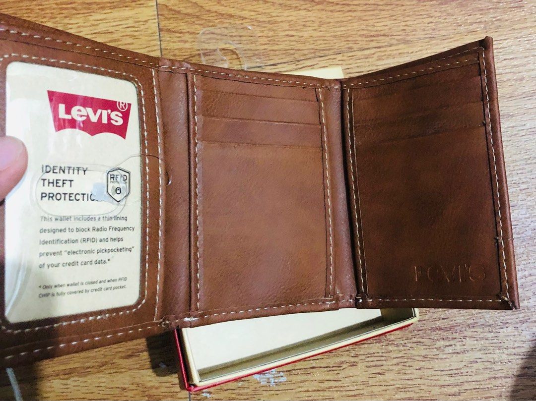 Levi’s Men’s Trifold RFID Protection Wallet, Men's Fashion, Watches ...