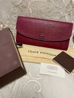 Louis Vuitton Emilie wallet in Epi leather