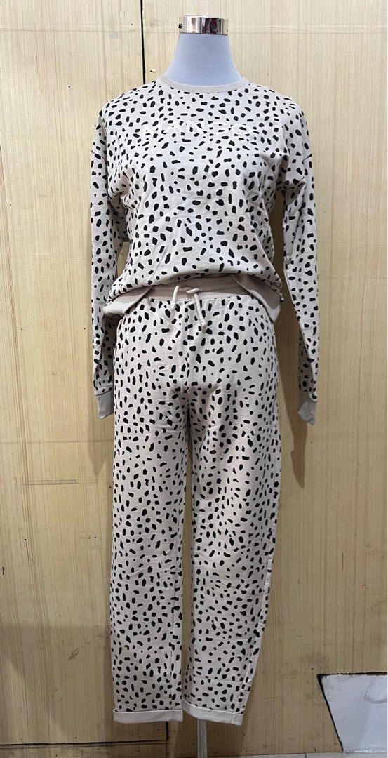 MANGO Animal Print Sweatshirt & Jogging Pants Set (Category: Sets or Coordinates) located in Las Pinas. Submitted by baediola (Listing ID 1276239486, Image 1). Description: Original MANGO Kids Brand Size 13-14 Y.o Fits for adult size XS-S No Fissue Color: Light beige Animal print with tag RFS: bought but forgot to wear stored in closet 1 year ago doesn’t fit to my daughter .