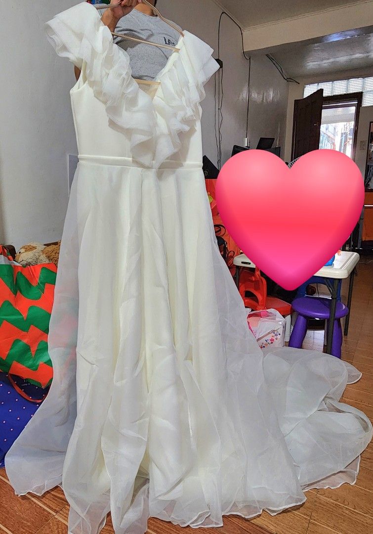 Minimalist Wedding Gown (Category: Evening dresses & gowns) located in Taguig. Submitted by orange_potion (Listing ID 1276178747, Image 1). Description: Brand New minimalist wedding gown customized by Lovemitzhi very elegant, made of high quality tulle and neoprene material. with 1 meter trail size Large, my height is 5' rfs: ibang gown ang ginamit.
