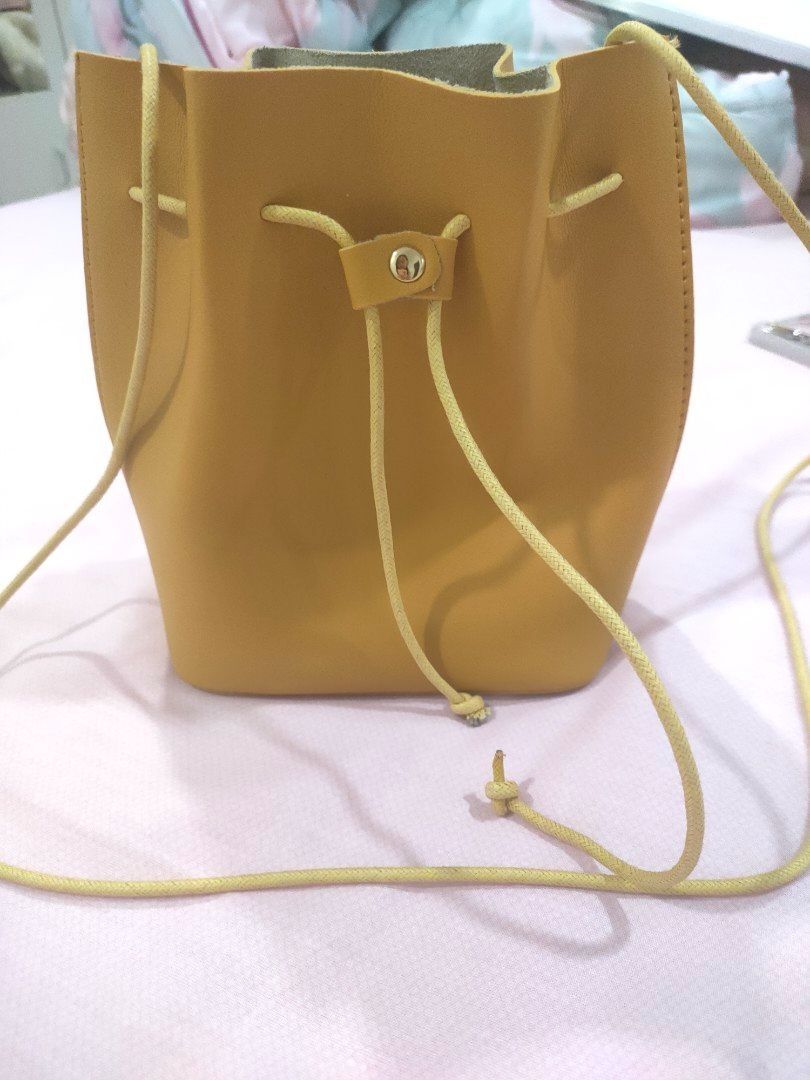 MINISO Yellow bucket bag