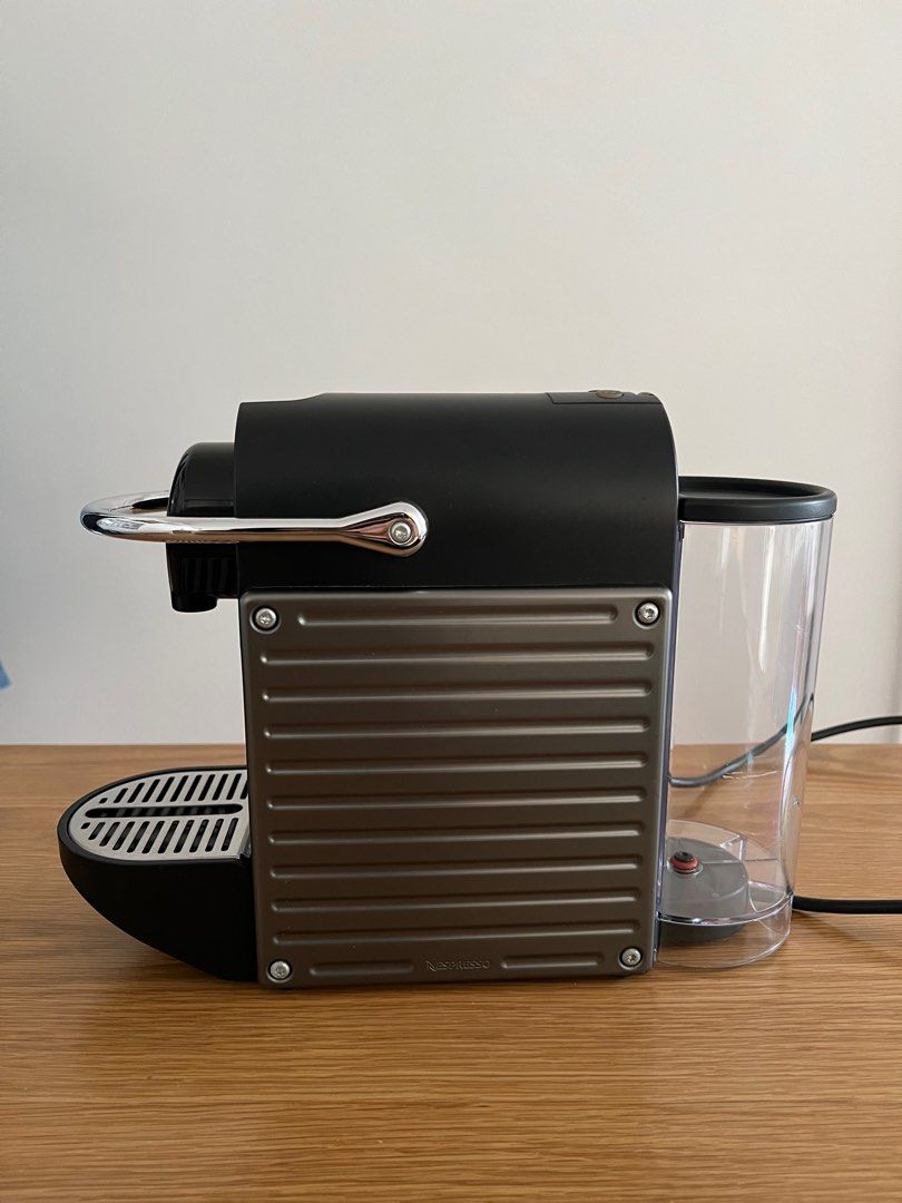 Nespresso 咖啡機 Type C60, 家庭電器, 廚房電器, 咖啡機及咖啡壺 Carousell