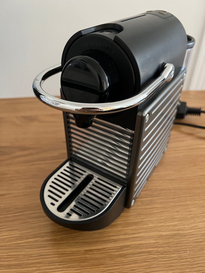 Nespresso 咖啡機 Type C60, 家庭電器, 廚房電器, 咖啡機及咖啡壺 Carousell