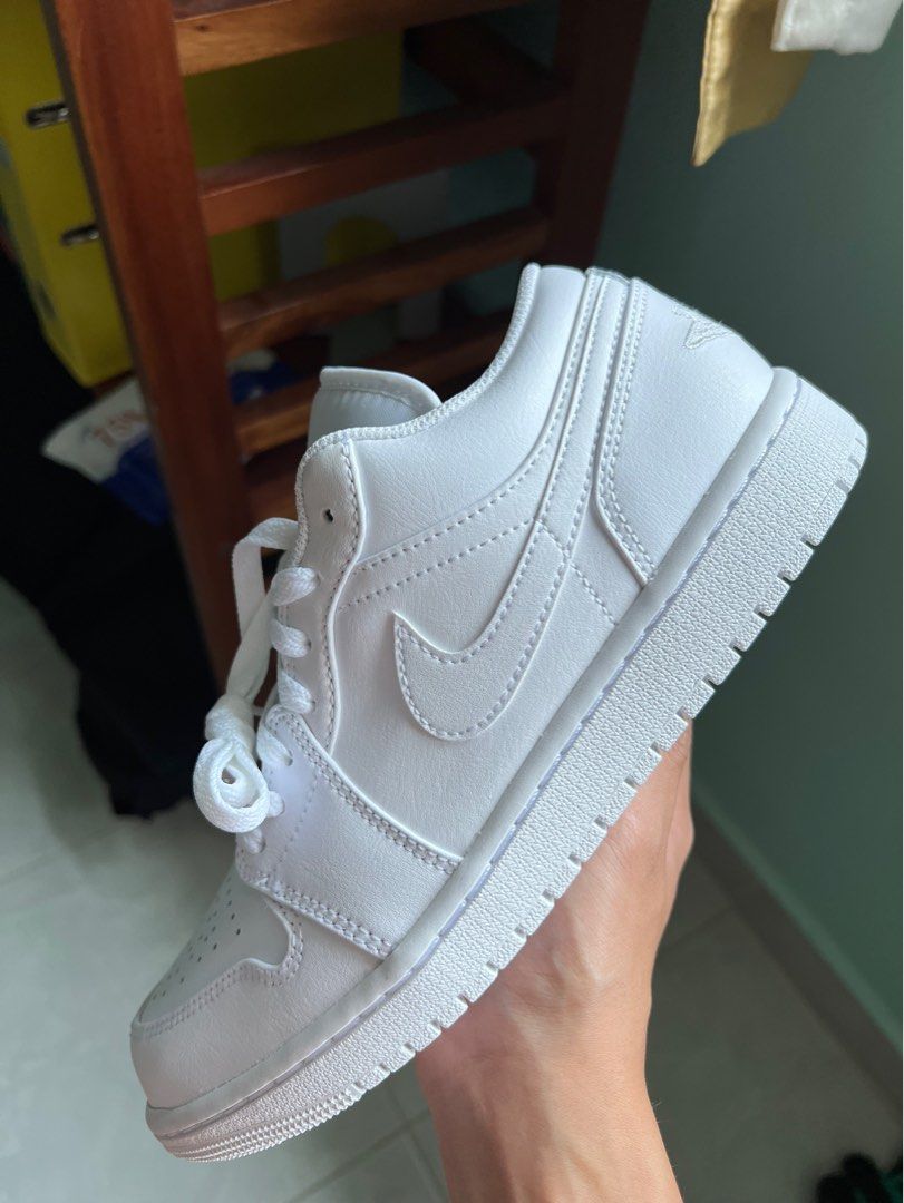 nike wmns air jordan 1 low triple white