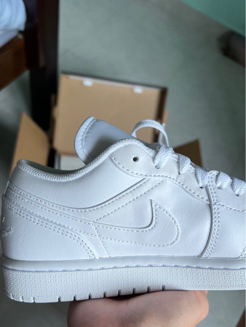nike wmns air jordan 1 low triple white