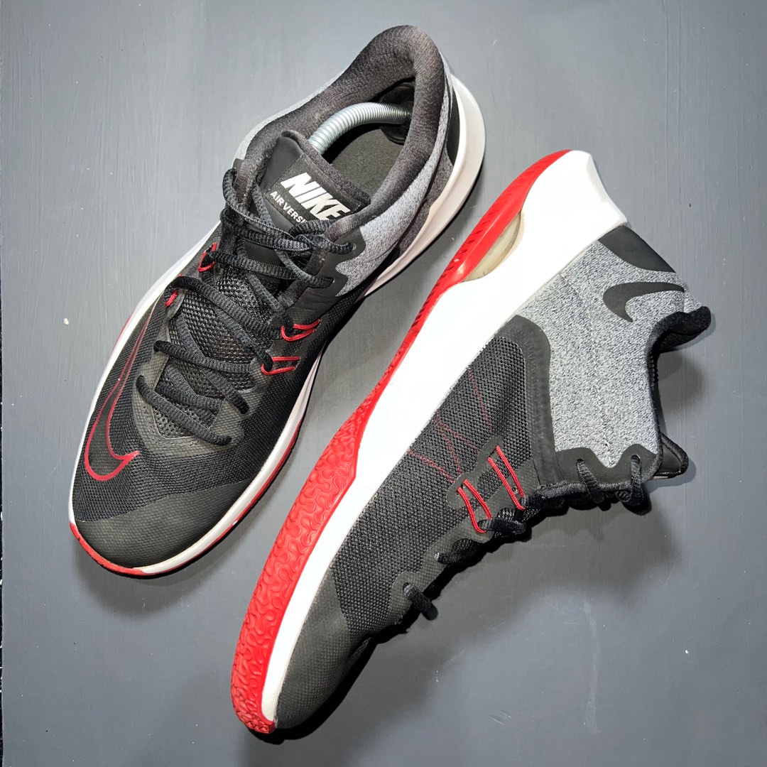 tenis nike air versitile 2