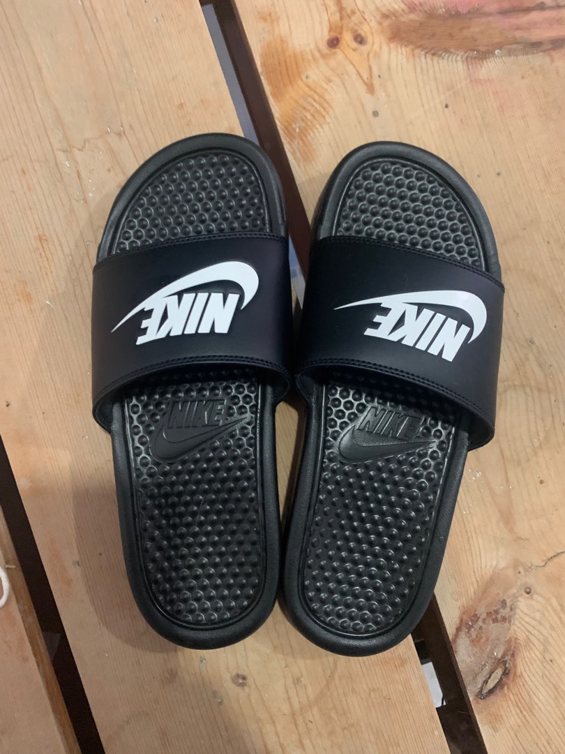 ladies nike benassi slides